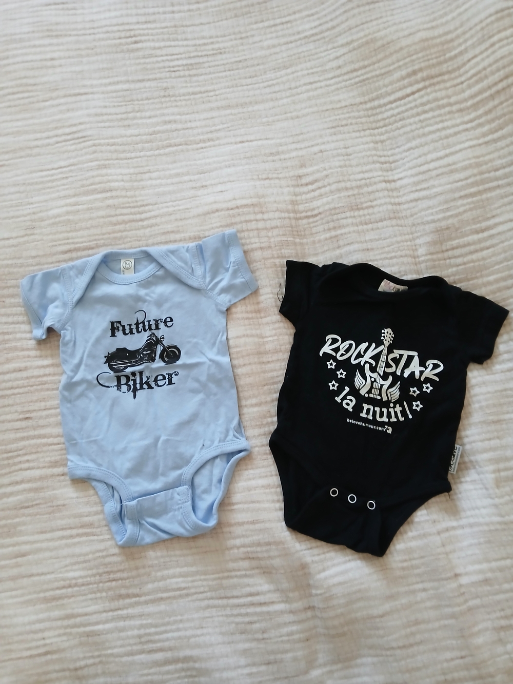 (2/15$)Set Of Baby Onesies